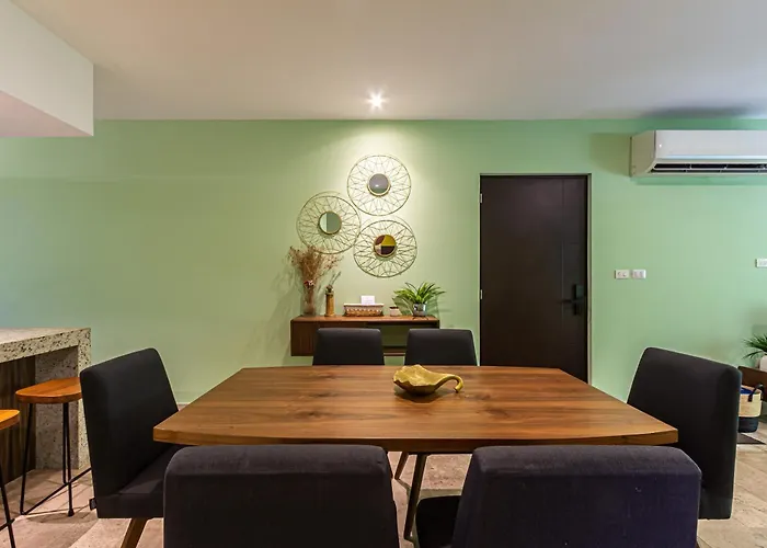 Seaview Roof Pool, Gym Onsite, 4 Blocks To 5th Ave