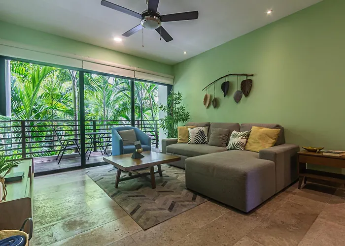 Seaview Roof Pool, Gym Onsite, 4 Blocks To 5th Ave