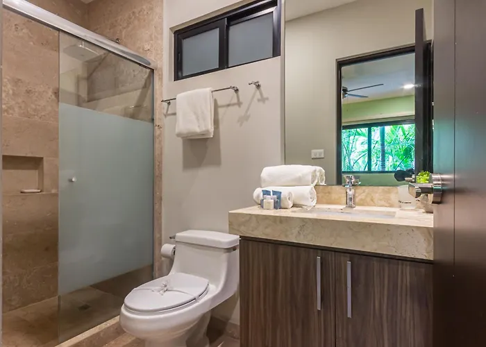 Seaview Roof Pool, Gym Onsite, 4 Blocks To 5th Ave *